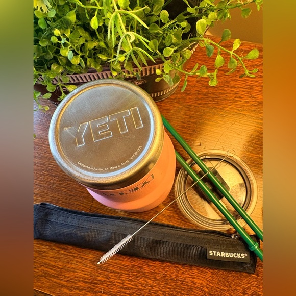 YETI Pink Tumbler EUC  with Lid and Staws & Cleaning Brush kit NEW - Picture 2 of 3